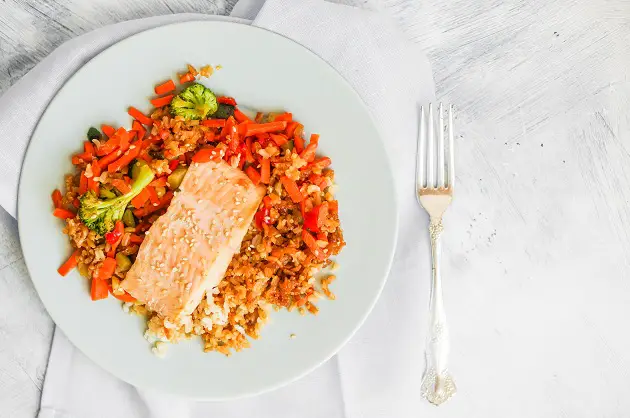 Grilled Salmon With Quinoa And Vegetables