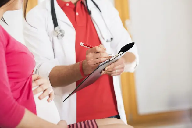 pregnant woman with doctor