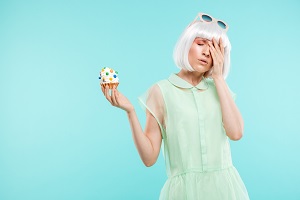 eating cookie